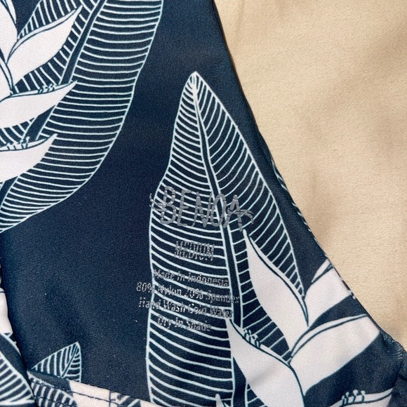 SOLD Benoa Kaiwi Set - Picture 3 of 3